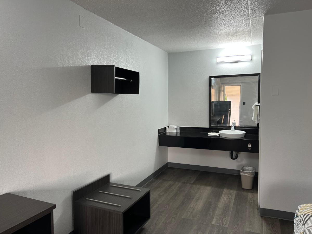 Motel 6-Middleburg Heights, Oh - Cleveland ภายนอก รูปภาพ