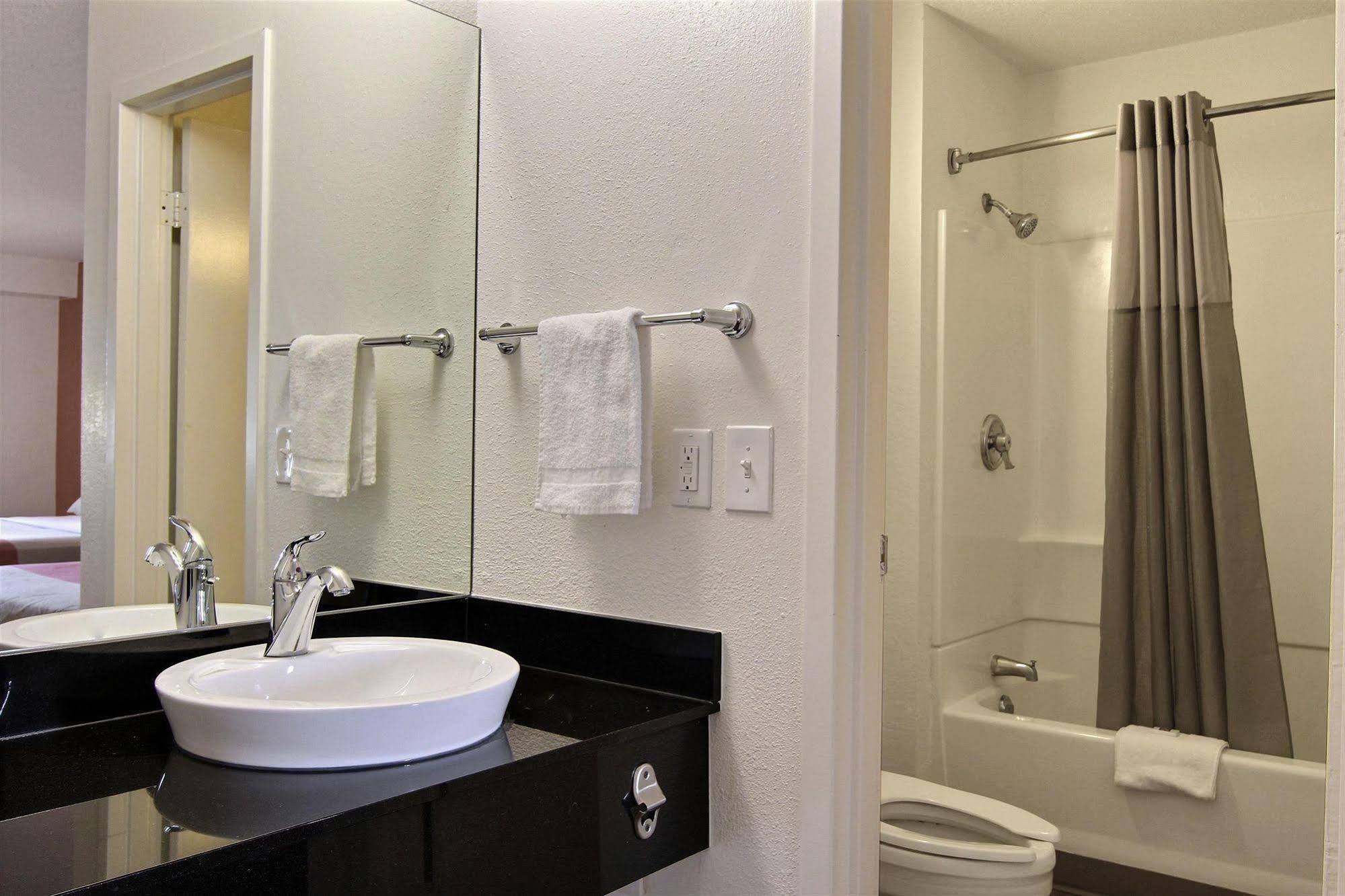 Motel 6-Middleburg Heights, Oh - Cleveland ภายนอก รูปภาพ